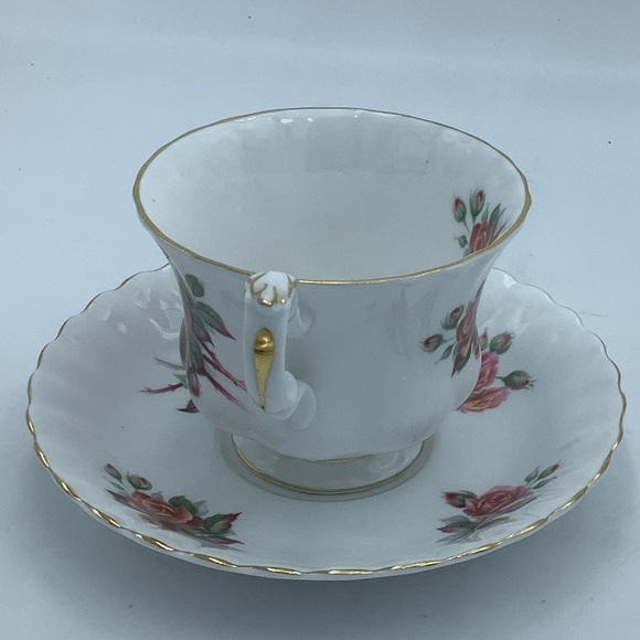 Vintage 1967 Royal Albert England Centennial Rose Bone China Teacup and Saucer - Picture 3 of 12